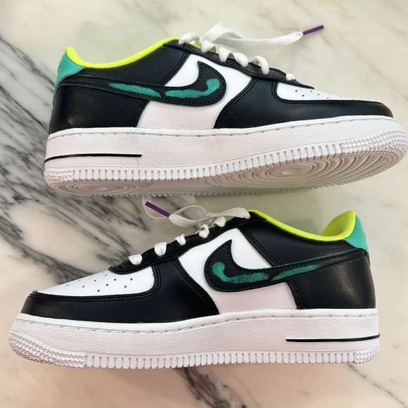 Nike Air Jordan's big kids size 4.5 - Picture 2 of 5